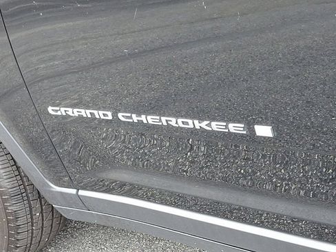 Used 2021 Jeep Grand Cherokee L Limited image 34