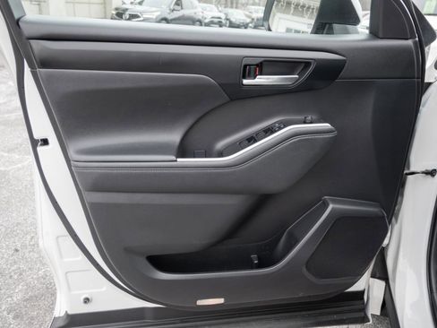 Used 2021 Toyota Highlander XLE image 15