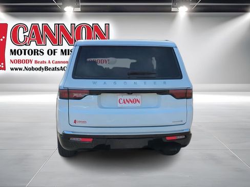 Used 2024 Jeep Wagoneer Series II w/ Flexible Seating Group image 6