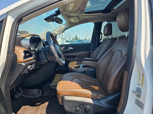 Used 2017 Chrysler Pacifica Limited FWD image 27
