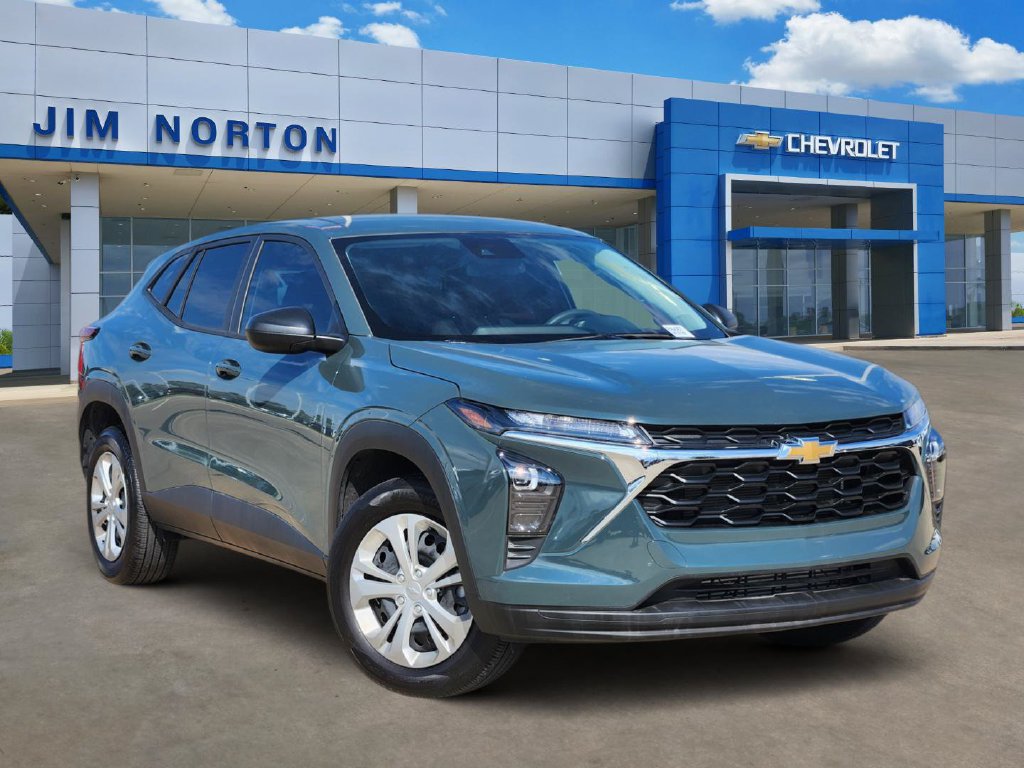 Used 2026 Chevrolet Trax LS w/ Driver Confidence Package FWD 360° Tour
