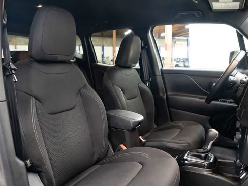 Used 2022 Jeep Renegade Altitude w/ Convenience Group AWD/4WD image 27