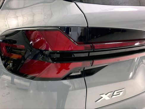 Used 2025 BMW X5 xDrive40i w/ M Sport Package image 27