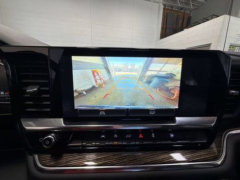 Certified 2022 GMC Sierra 1500 Elevation w/ LPO, Elevation Black Package AWD/4WD image 17
