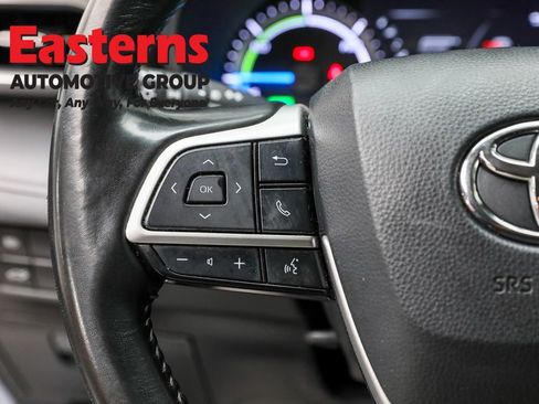 Used 2023 Toyota Highlander LE image 15