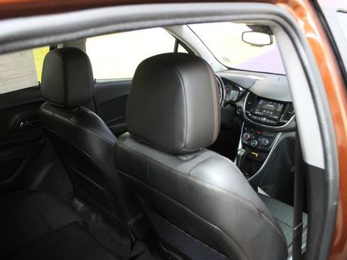 Used 2019 Chevrolet Trax LT w/ LT Convenience Package FWD image 10