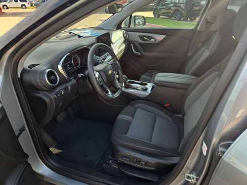Used 2025 Chevrolet Blazer LT AWD/4WD image 18