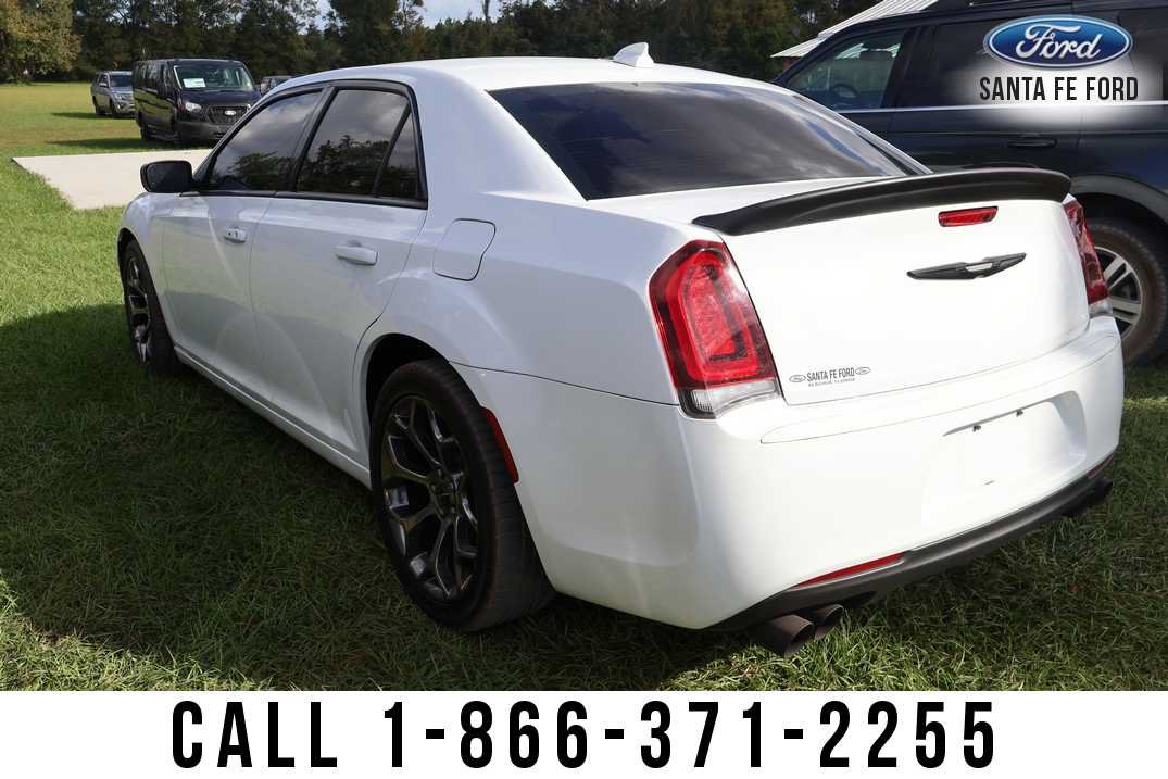 Used 2018 Chrysler 300 Touring w/ Sport Appearance Package RWD image 2