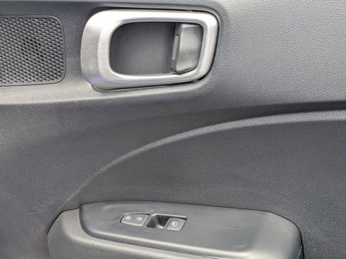 Used 2025 Hyundai Venue SEL FWD image 33