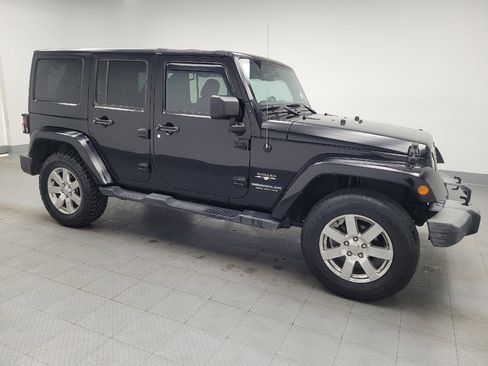 Used 2017 Jeep Wrangler Unlimited Sahara w/ Max Tow Package image 11