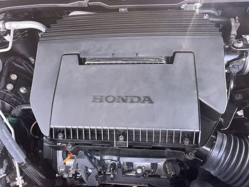 Certified 2025 Honda Pilot Sport image 10