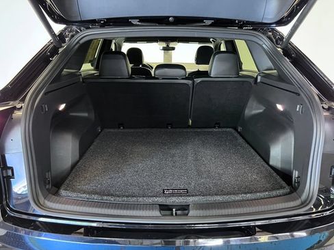 Certified 2023 Volkswagen Atlas Cross Sport SE FWD image 5