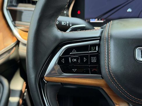 Used 2025 Jeep Grand Cherokee Summit AWD/4WD image 9