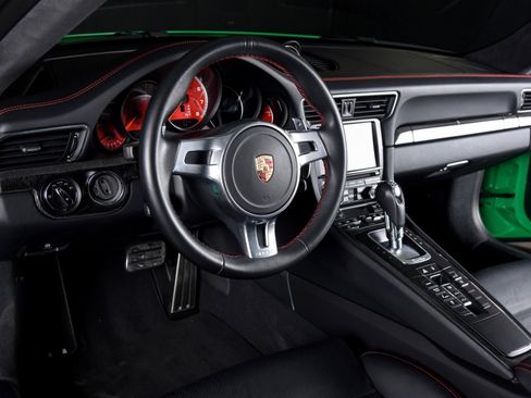 Used 2015 Porsche 911 Turbo S image 4