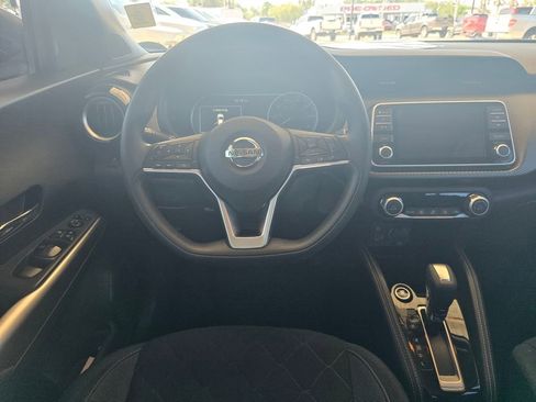 Used 2018 Nissan Kicks SV FWD image 4