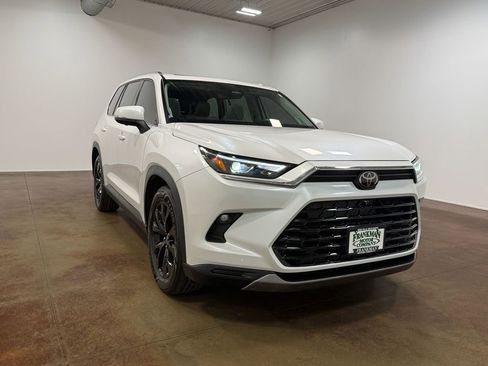 Used 2024 Toyota Grand Highlander Limited image 30