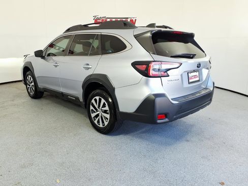 Certified 2025 Subaru Outback Premium w/ Popular Package #1A AWD/4WD image 4