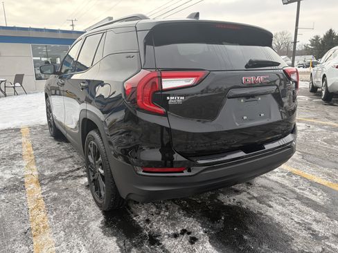 Used 2024 GMC Terrain SLT w/ Elevation Edition image 4