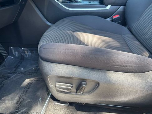Used 2025 Toyota Highlander LE FWD image 23