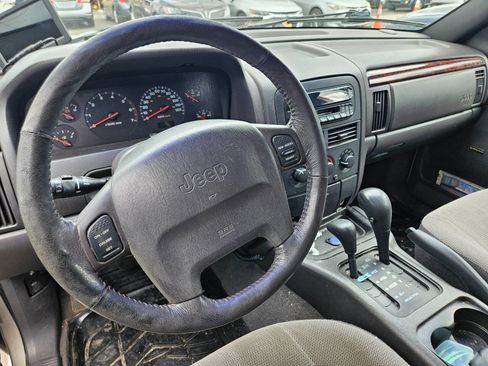 Used 2000 Jeep Grand Cherokee Laredo AWD/4WD image 2