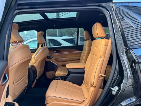 Used 2023 Jeep Grand Cherokee L Summit AWD/4WD image 25