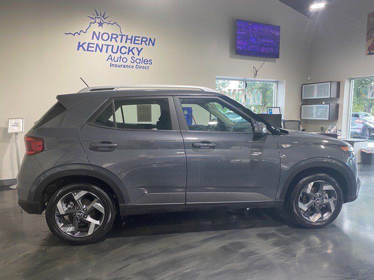 Used 2026 Hyundai Venue SEL FWD image 4