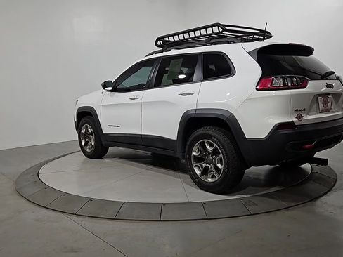 Used 2019 Jeep Cherokee Trailhawk image 3