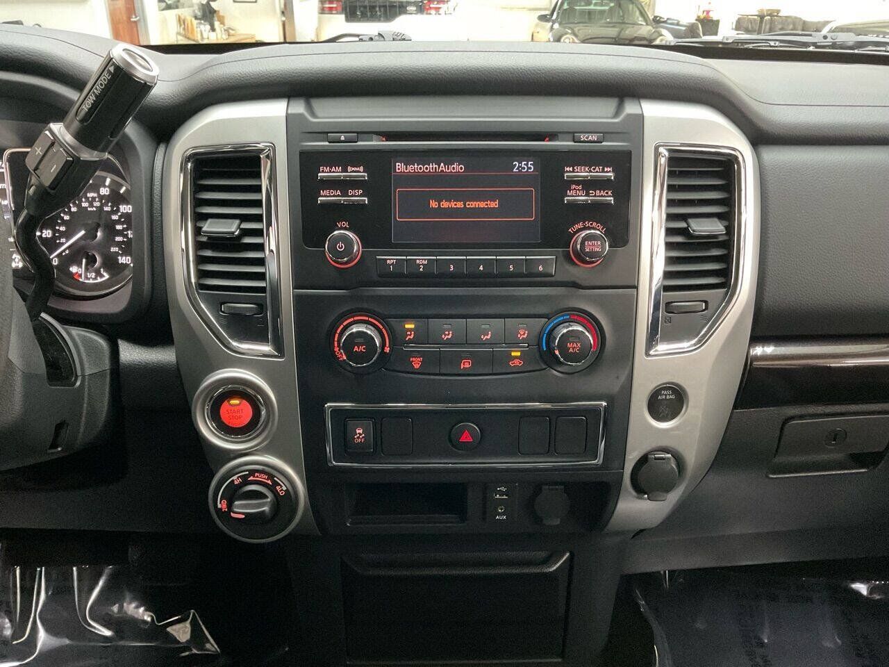 Used 2018 Nissan Titan SV AWD/4WD image 22