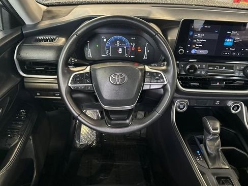 Used 2025 Toyota Grand Highlander FWD image 18
