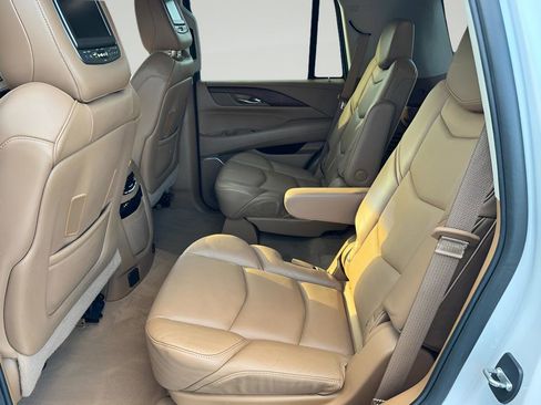 Used 2016 Cadillac Escalade Platinum AWD/4WD image 34