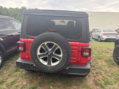 Used 2020 Jeep Wrangler Unlimited Sahara AWD/4WD image 8