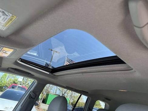 Used 2013 Toyota Highlander SE AWD/4WD image 16