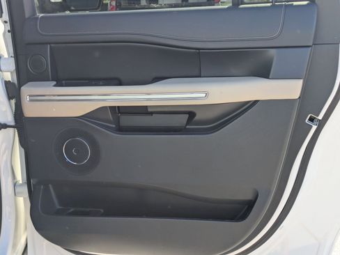 Used 2023 Ford Expedition Max Limited image 26