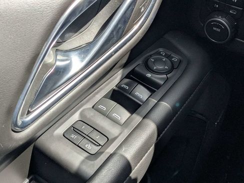 Used 2023 Chevrolet Suburban LT image 18