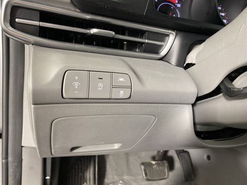 Used 2021 Hyundai Elantra SE FWD image 24