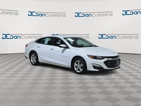 Used 2024 Chevrolet Malibu LT FWD image 2