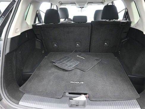 Used 2023 Nissan Rogue S image 28