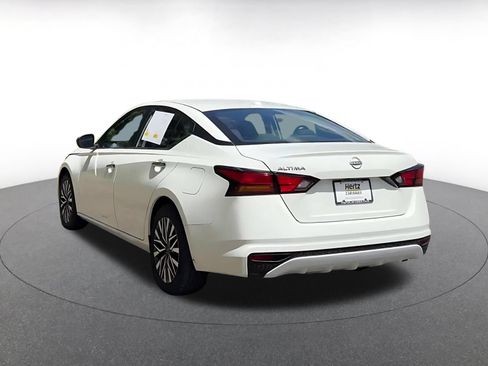 Used 2025 Nissan Altima 2.5 SV FWD image 9
