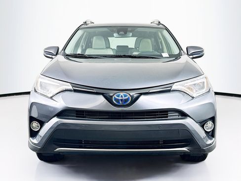 Used 2018 Toyota RAV4 Limited image 2