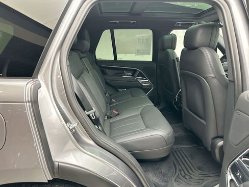 Used 2025 Land Rover Range Rover SE AWD/4WD image 19