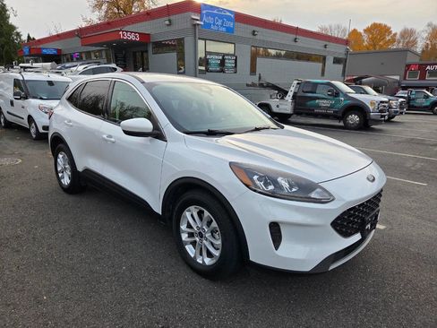 Used 2021 Ford Escape SE image 9