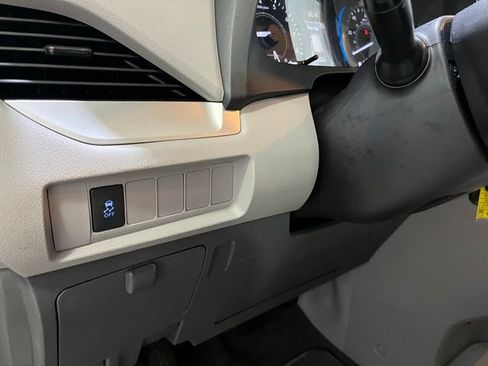 Used 2019 Toyota Sienna L FWD image 10