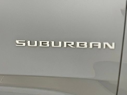 Used 2022 Chevrolet Suburban LT w/ LT Signature Plus Package RWD image 26