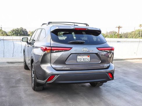 Used 2022 Toyota Highlander XLE FWD image 7