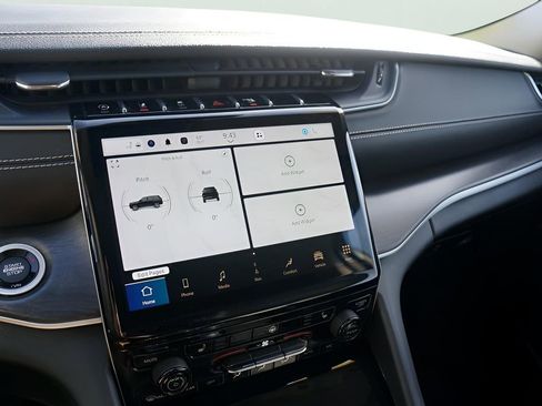 Used 2023 Jeep Grand Cherokee Limited image 21