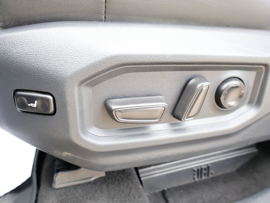Used 2023 Toyota Tundra Platinum w/ Advanced Package AWD/4WD image 14