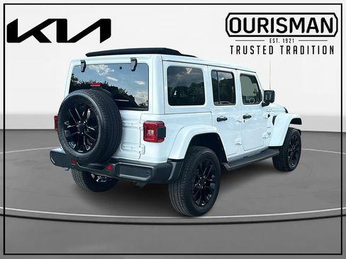 Used 2023 Jeep Wrangler Unlimited Sahara w/ Cold Weather Group AWD/4WD image 4