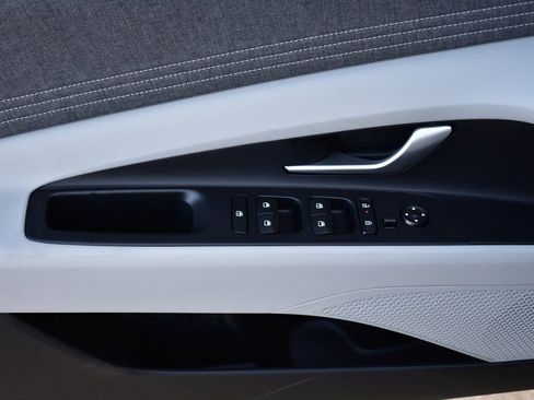 New 2026 Hyundai Elantra Limited FWD image 14