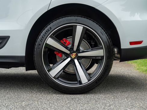 New 2025 Porsche Macan S image 12