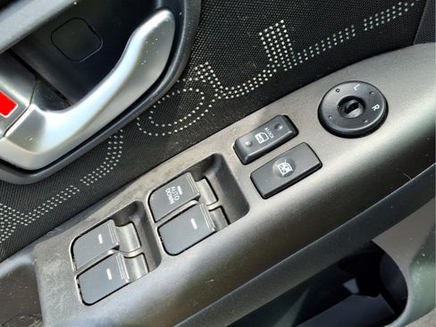 Used 2012 Kia Soul + FWD image 17